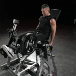 Hammer Strength iso-lateral quad machine for lower body isolation