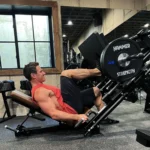 Plate-loaded leg press machine with linear bearing movement
